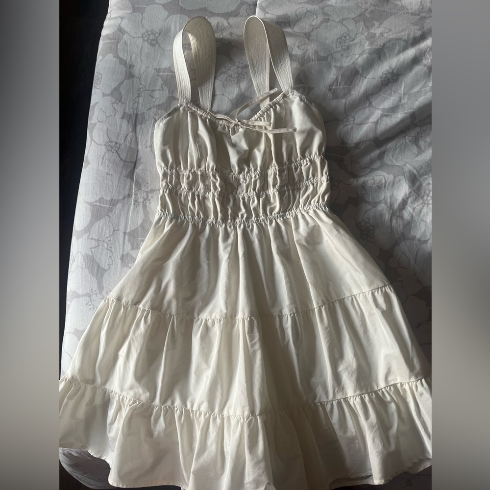 Sunday Best
MARTINE DRESS
LIGHT BIRCH